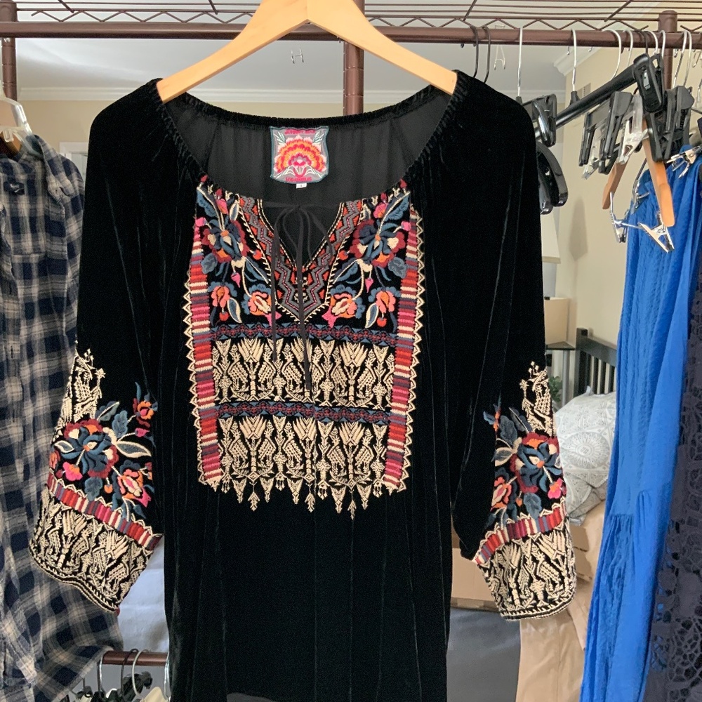 Johnny was embroidered velvet tunic